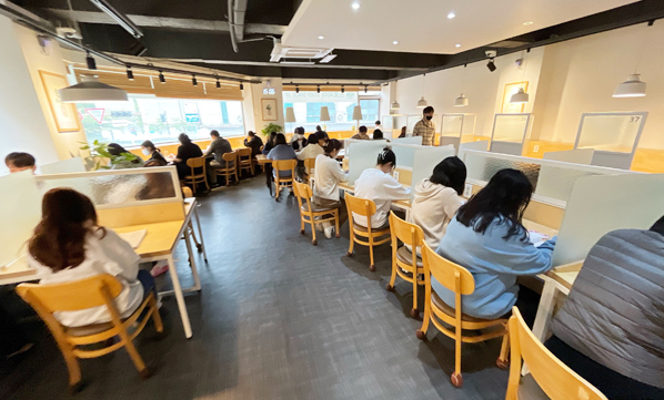 조용하고 세련된 모임 공간 <span>스터디카페</span>